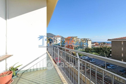 Foto Appartamento in Via Padre Piazza, Varazze Centro di 91 m² con 3 locali