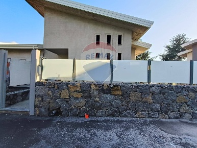 Foto Villa bifamiliare a Trecastagni in vendita