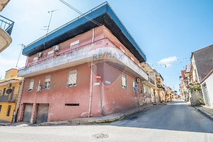 Foto Appartamento in VIA ALFIERI, Priolo Gargallo di 155 m² con 6 locali