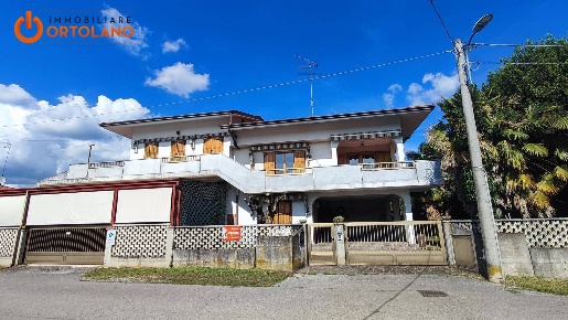 Foto Villa singola in VIA I MAGGIO, Ronchi dei Legionari Centro di 307 m²