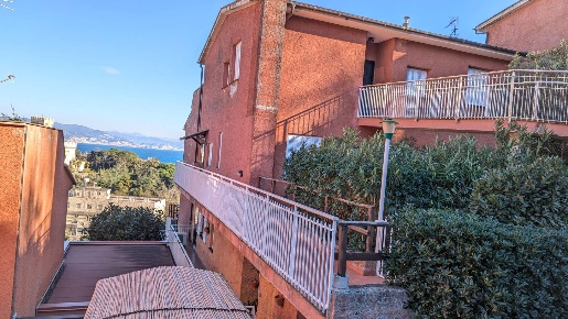 Foto Appartamento in Via del Lucertolone, Arenzano Pineta di 78 m²