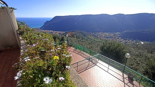 Foto Appartamento in Via Leon Pancaldo, Finale Ligure in vendita