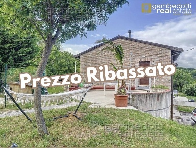 Foto Appartamento a Urbino di 107 m² con 5 locali in vendita