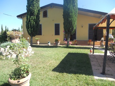 Foto Villa unifamiliare a Montespertoli di 275 m² con 6 locali in vendita