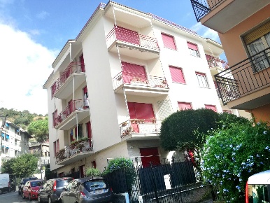 Foto Appartamento in Via Manni, Arenzano Centro di 90 m² con 3 locali