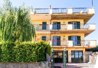 Foto Villa a schiera in via san biagio, Mascali di 240 m² con 7 locali