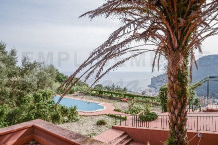 Foto Villa singola a Finale Ligure Centro di 340 m² con 8 locali in vendita
