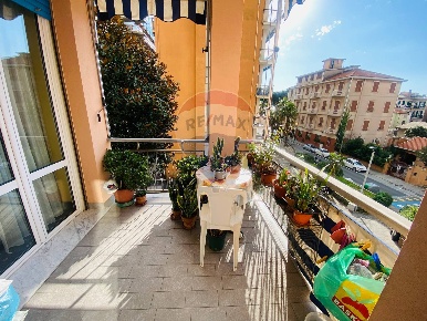 Foto Appartamento in Via Giacomo Matteotti, Lavagna Centro di 100 m²