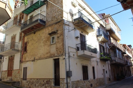 Foto Appartamento in Via Ciro Menotti 12, Belmonte Mezzagno di 73 m²