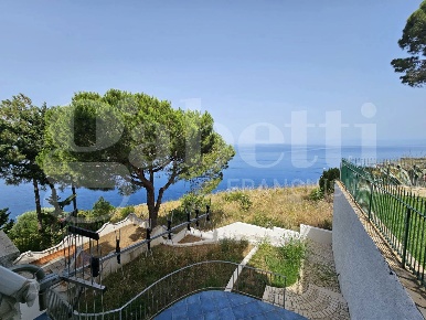 Foto Appartamento in Via Sanseverino 2, Scalea di 60 m² con 4 locali