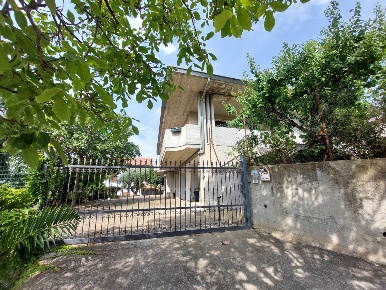 Foto Villa singola in Via Ennio Flaiano 4, Tortoreto Centro di 320 m²
