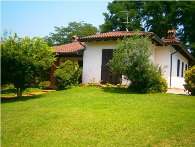 Foto Villa singola in Via De Pretis 98, Stradella Centro di 300 m²