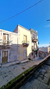 Foto Appartamento in Via Montebello 6, Melilli di 110 m² con 3 locali