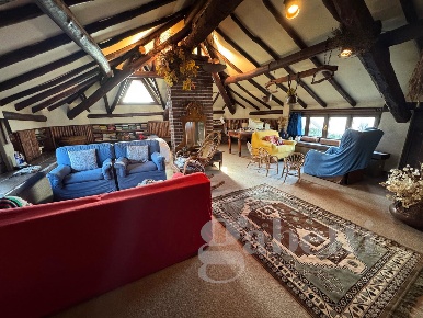 Foto Villa bifamiliare in Via Roma 5, Olgiate Olona di 320 m² con 8 locali