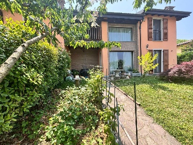 Foto Villa singola in Via Torre Sacchetti 3, Stradella Centro di 150 m²