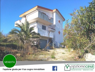 Foto Villa unifamiliare a Teano Borgonuovo di 115 m² con 5 locali