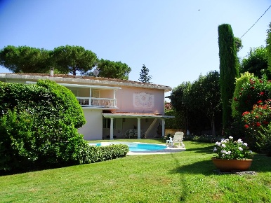 Foto Villa unifamiliare a Montopoli in Val d'Arno di 450 m² con 12 locali