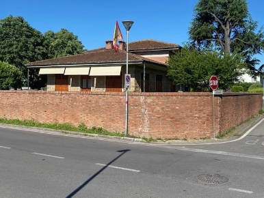 Foto Villa unifamiliare a Calcinaia di 330 m² con 10 locali in vendita