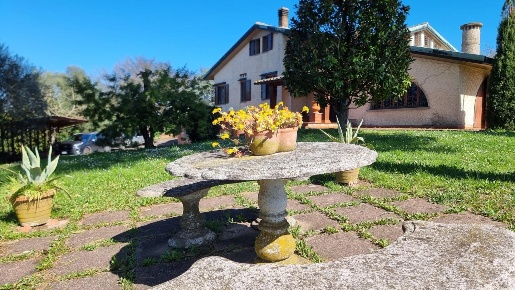 Foto Villa unifamiliare a Santa Maria a Monte Centro di 477 m² in vendita