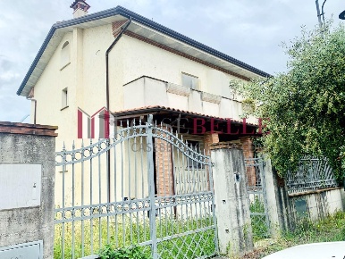 Foto Villa bifamiliare a Seravezza Ripa Pozzi Querceta Ponterosso di 120 m²
