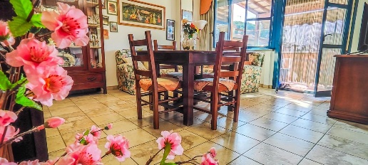 Foto Appartamento a Castelfranco di Sotto di 100 m² con 6 locali in vendita