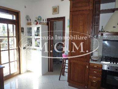 Foto Casa indipendente a Santa Maria a Monte Centro di 290 m² con 12 locali