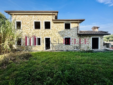 Foto Casa indipendente a Seravezza Ripa Pozzi Querceta Ponterosso di 250 m²