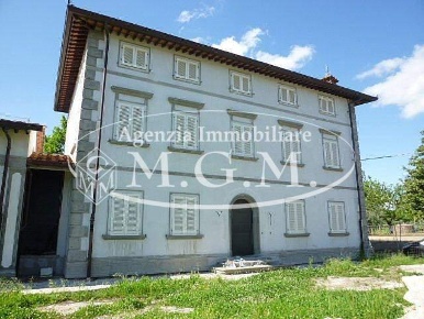 Foto Villa unifamiliare a Santa Maria a Monte Centro di 600 m² in vendita