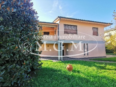 Foto Casa indipendente a Castelfranco di Sotto Centro di 235 m² in vendita