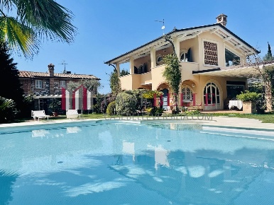 Foto Villa unifamiliare a Seravezza Ripa Pozzi Querceta Ponterosso