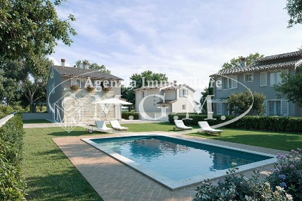 Foto Villa bifamiliare a Calcinaia di 143 m² con 6 locali in vendita