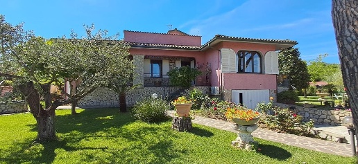Foto Villa unifamiliare a Portoferraio Centro di 150 m² con 7 locali