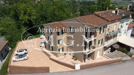 Foto Appartamento a Santa Maria a Monte Centro di 110 m² con 5 locali