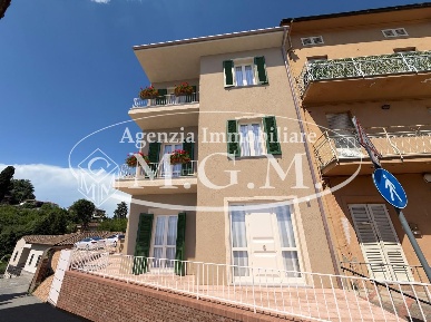 Foto Appartamento a Santa Maria a Monte Centro di 110 m² con 5 locali