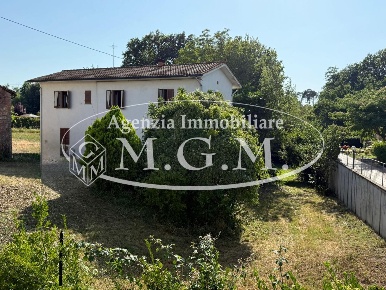 Foto Casa indipendente a Castelfranco di Sotto Galleno di 170 m² in vendita