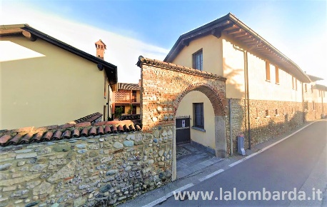 Foto Appartamento in Via Rocca, Trezzo sull'Adda di 180 m² con 4 locali