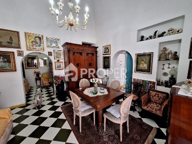 Foto Appartamento a Terrasini Centro di 93 m² con 5 locali in vendita