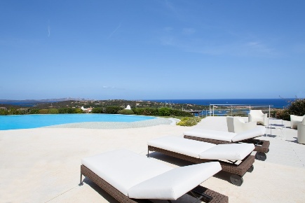 Foto Villa unifamiliare a Arzachena Porto Cervo di 800 m² con 15 locali