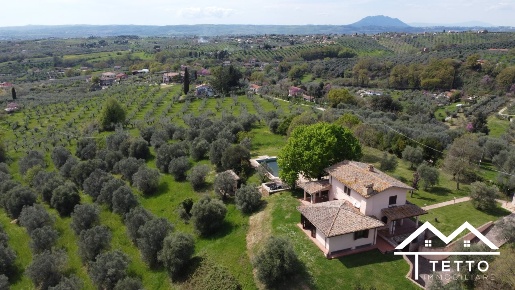 Foto Villa unifamiliare in Via Polledrara, Fara in Sabina di 400 m²