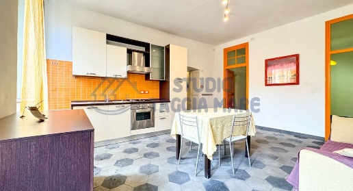 Foto Appartamento in VIA ARDIZZONI, Taggia Centro di 105 m² con 4 locali