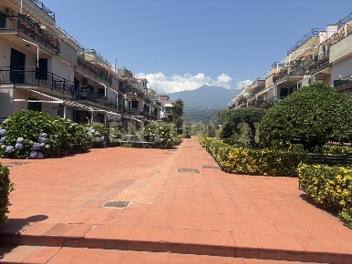 Foto Appartamento in Via Spiaggia 347, Mascali Sant'Anna di 80 m²