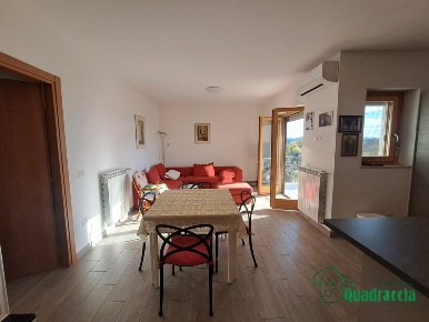 Foto Appartamento in Via Rimembranze, Amelia Centro di 90 m² con 4 locali