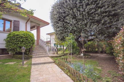 Foto Appartamento in via 8 settembre, Torri di Quartesolo Centro di 259 m²