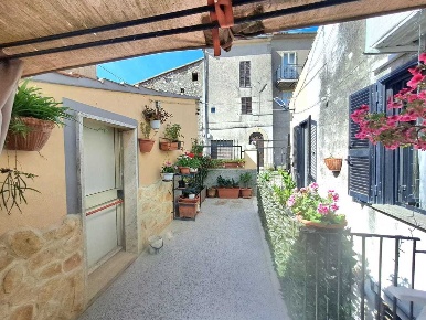 Foto Villa singola in Via Rimembranze, Amelia Centro di 120 m² con 6 locali