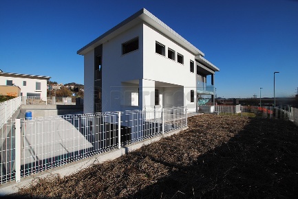 Foto Appartamento in via silvio pellico snc, Cornedo Vicentino di 240 m²