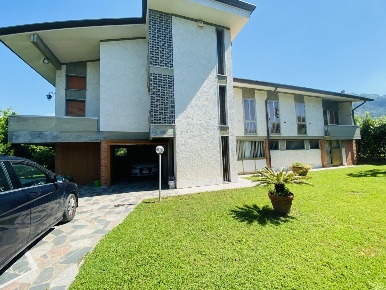 Foto Villa singola a Seravezza Caranna di 300 m² con 12 locali in vendita