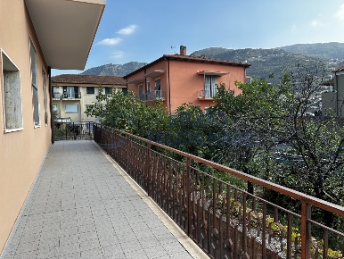 Foto Appartamento in Via Mameli, Taggia Centro di 80 m² con 3 locali
