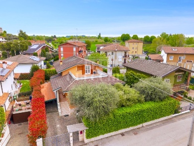 Foto Villa unifamiliare in via marco polo, Castelnuovo del Garda in vendita