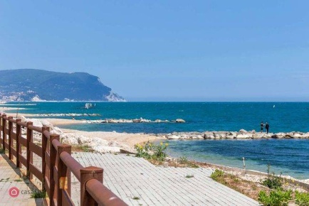 Foto Villa a schiera in Via Vasco De gama, Porto Recanati Centro di 80 m²