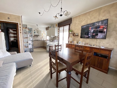 Foto Appartamento in Via Argine Po, Porto Viro Centro di 90 m² con 4 locali